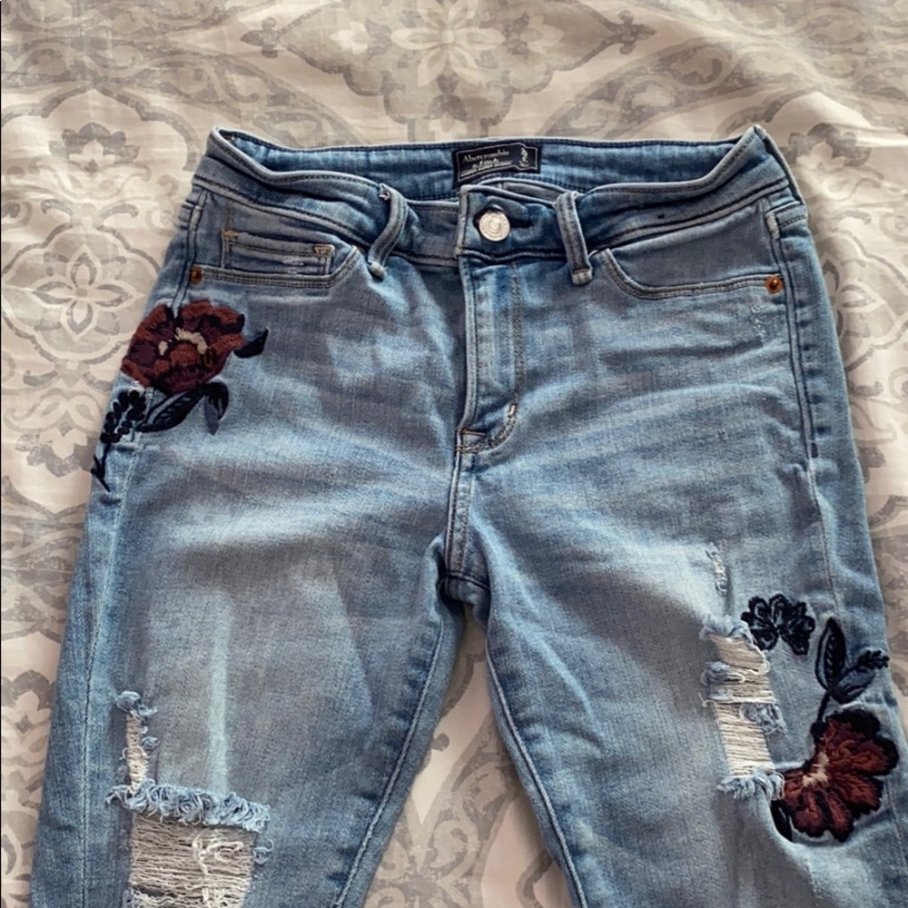ABERCROMBIE FLORAL SKINNY JEANS